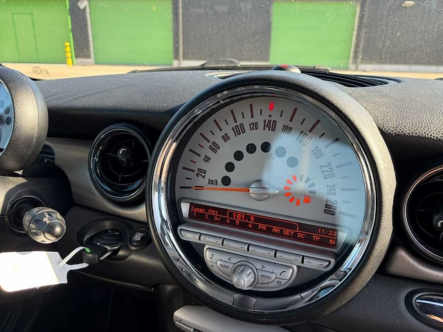 2010 mini personenauto - afbeelding 2 van  33
