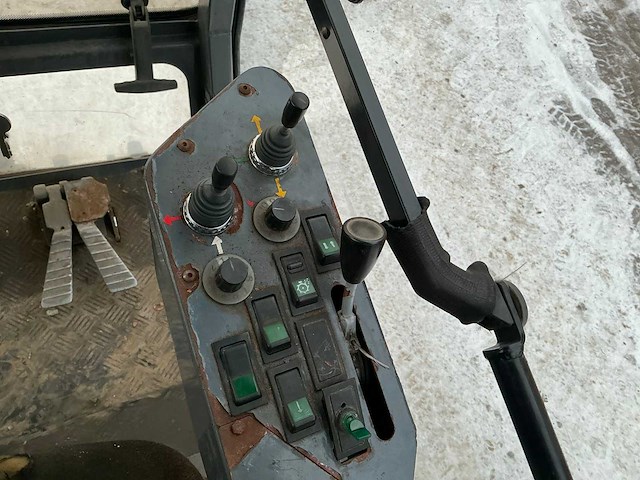 2010 nimos dm-trac 205 werktuigdrager - afbeelding 9 van  17