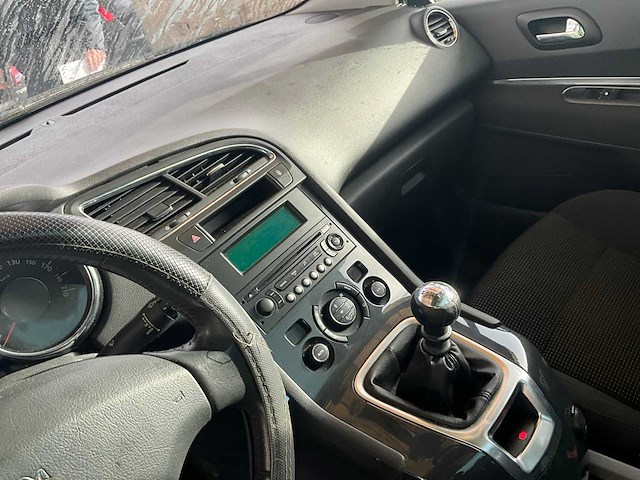 2010 peugeot 5008 personenauto - afbeelding 13 van  18