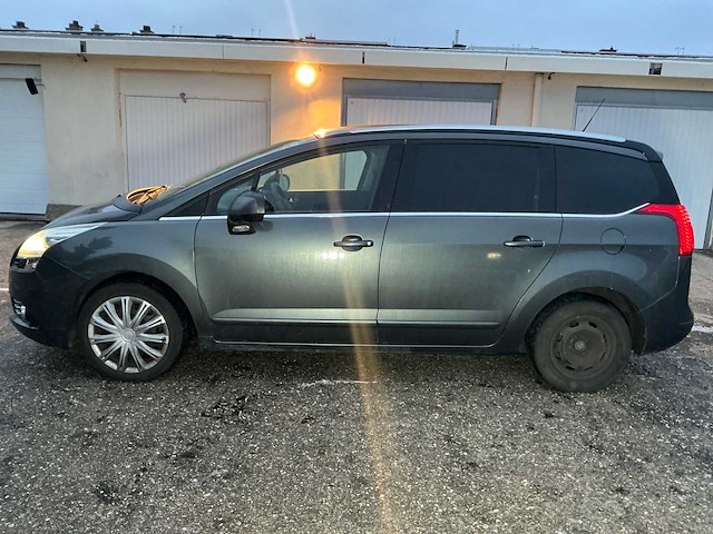2010 peugeot 5008 personenauto - afbeelding 12 van  24