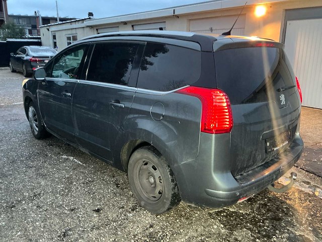 2010 peugeot 5008 personenauto - afbeelding 18 van  24