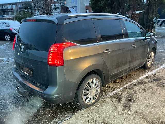 2010 peugeot 5008 personenauto - afbeelding 20 van  24