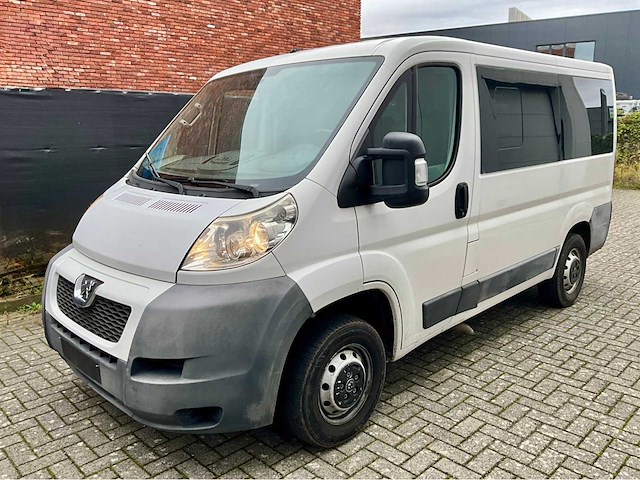 2010 peugeot boxer minibus - 9 personen - trekhaak - afbeelding 1 van  50