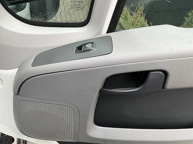 2010 peugeot boxer minibus - 9 personen - trekhaak - afbeelding 28 van  50