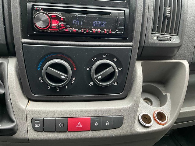 2010 peugeot boxer minibus - 9 personen - trekhaak - afbeelding 24 van  50