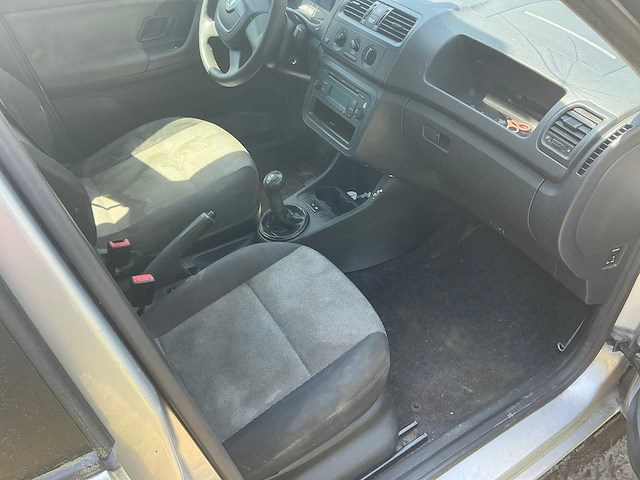 2010 skoda fabia personenauto - afbeelding 4 van  10