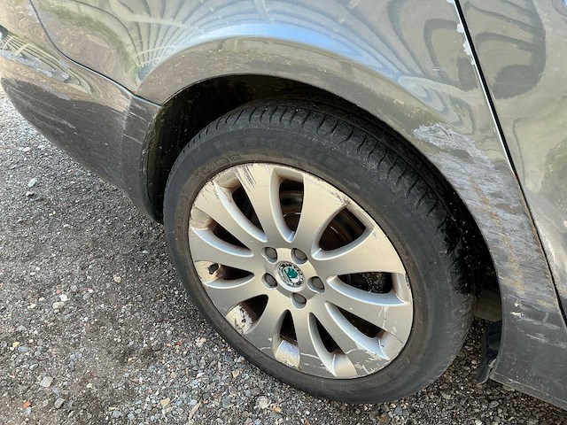 2010 skoda superb schade - personenauto - afbeelding 2 van  10