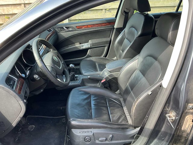 2010 skoda superb schade - personenauto - afbeelding 4 van  10