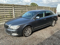 2010 skoda superb schade - personenauto - afbeelding 1 van  10