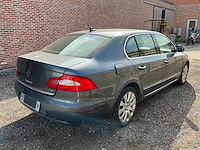 2010 skoda superb schade - personenauto - afbeelding 9 van  10