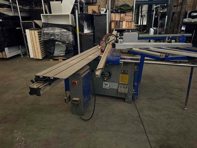 2010 tendotools tt45/3200t tendotools tt45/3200t formaatzaag / paneelzaag met roltafel en voorritser - afbeelding 2 van  5