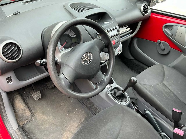 2010 toyota aygo personenauto - afbeelding 2 van  25