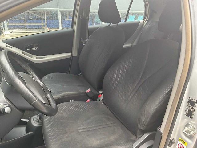2010 toyota yaris auto - afbeelding 2 van  25