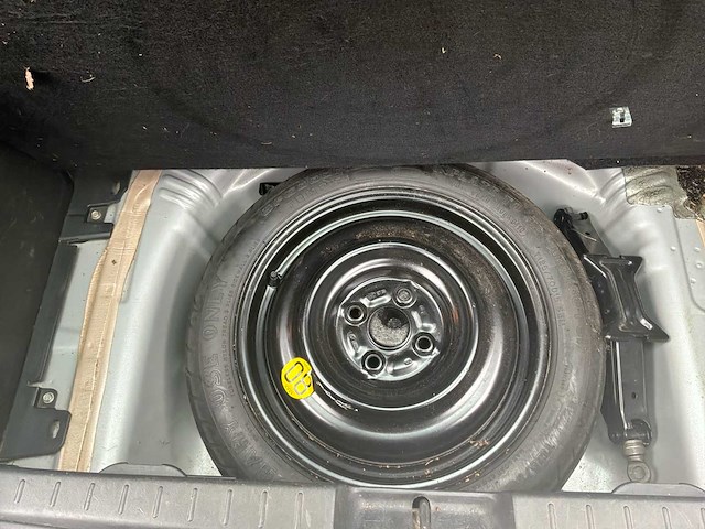 2010 toyota yaris auto - afbeelding 3 van  13