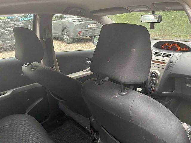 2010 toyota yaris auto - afbeelding 4 van  13