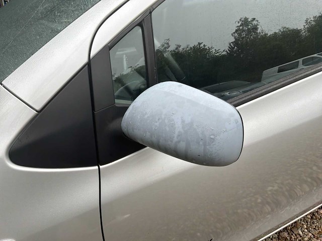 2010 toyota yaris auto - afbeelding 13 van  13
