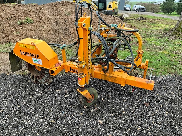 2010 vandaele okb borstelmachine - afbeelding 1 van  1