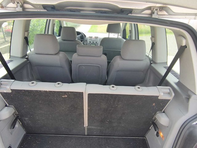 2010 volkswagen touran 7-seat personenauto - afbeelding 4 van  23