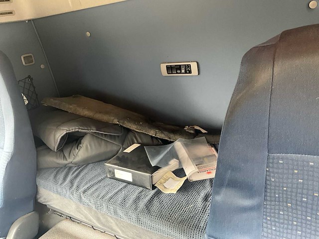 2010 volvo fm hydraulische laadklep - airco - automaat - afbeelding 25 van  57