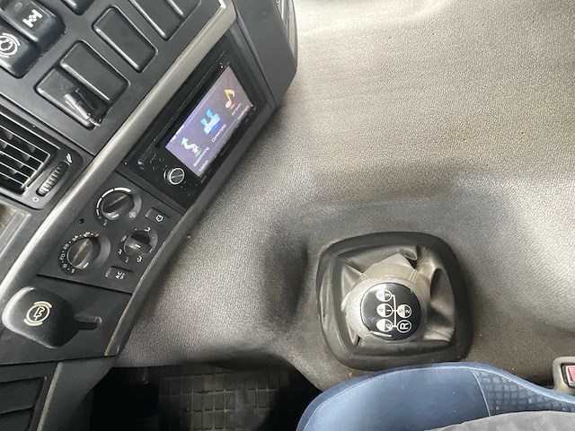 2010 volvo fm hydraulische laadklep - airco - automaat - afbeelding 30 van  57