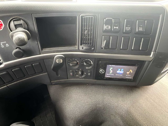 2010 volvo fm hydraulische laadklep - airco - automaat - afbeelding 31 van  57