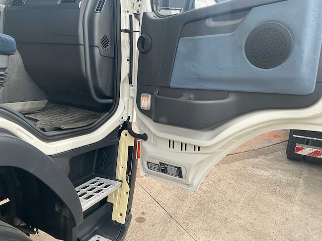 2010 volvo fm hydraulische laadklep - airco - automaat - afbeelding 38 van  57