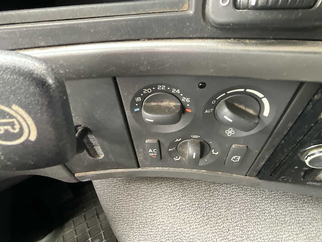 2010 volvo fm hydraulische laadklep - airco - automaat - afbeelding 12 van  16