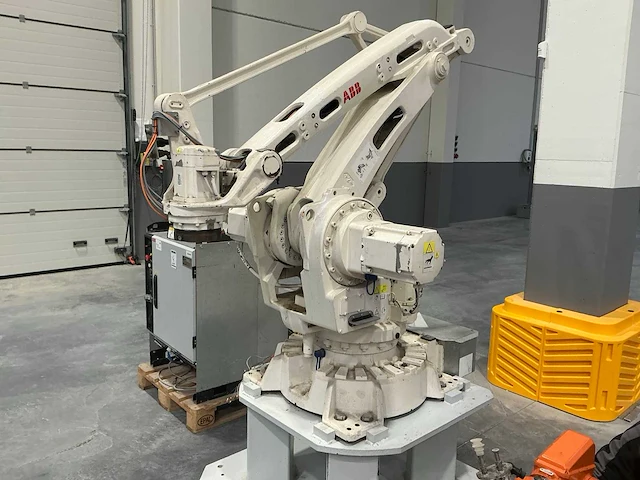 2011 abb irb460 industriële robot - afbeelding 1 van  8