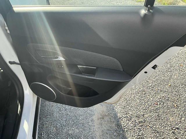 2011 chevrolet cruze kl1j - afbeelding 31 van  45