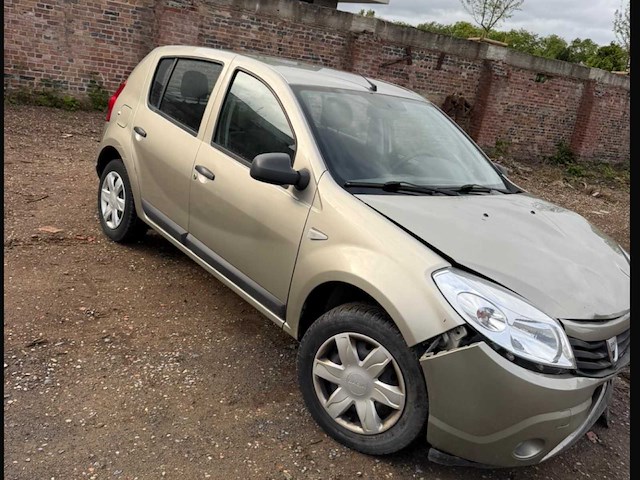 2011 dacia sandero 1.2 auto - afbeelding 1 van  17