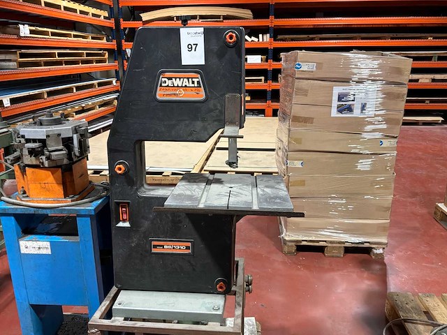 2011 dewalt bs1310 verticale bandzaagmachine - afbeelding 1 van  3