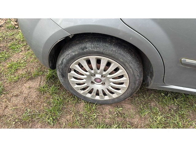 2011 fiat punto personenauto - afbeelding 8 van  33