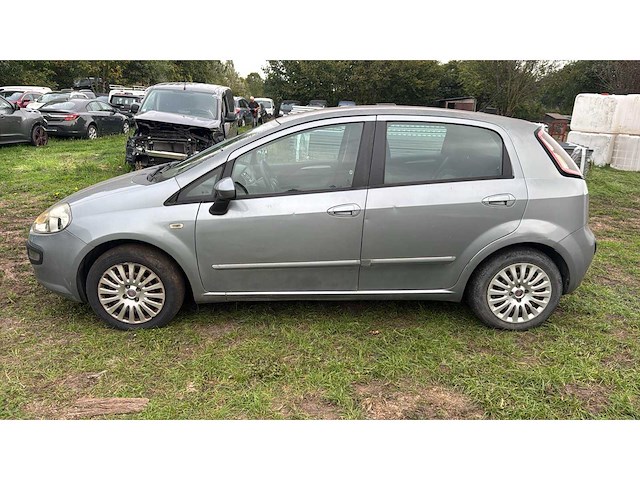 2011 fiat punto personenauto - afbeelding 12 van  33