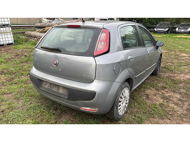 2011 fiat punto personenauto - afbeelding 28 van  33