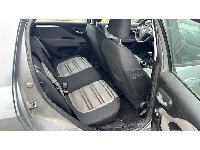2011 fiat punto personenauto - afbeelding 8 van  33
