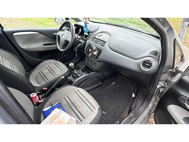 2011 fiat punto personenauto - afbeelding 15 van  33