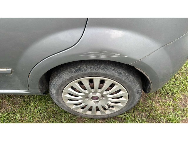 2011 fiat punto personenauto - afbeelding 24 van  33