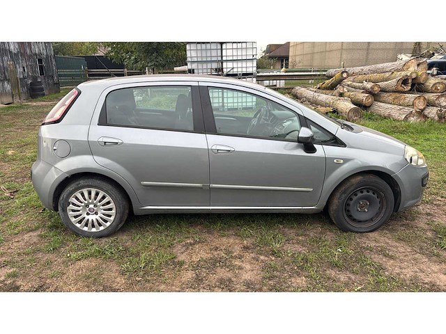 2011 fiat punto personenauto - afbeelding 28 van  33