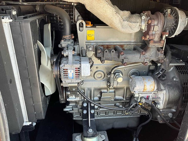 2011 himoinsa hyw 20 stroomgenerator 20kva- geluidgedempt - diesel - afbeelding 6 van  12