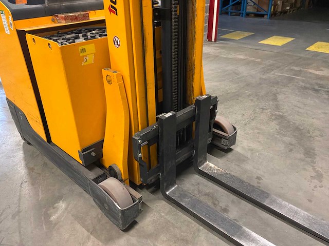 2011 jungheinrich etv214 reach truck - afbeelding 2 van  19