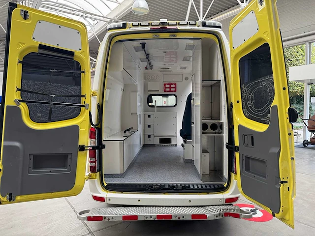 2011 mercedes sprinter ambulance - v6 diesel - automaat - afbeelding 10 van  27