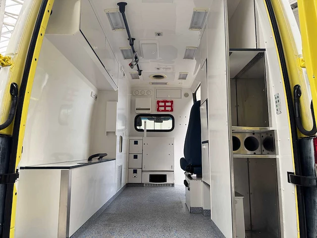 2011 mercedes sprinter ambulance - v6 diesel - automaat - afbeelding 11 van  27