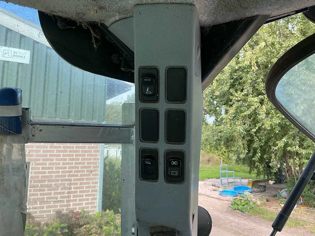 2011 new holland t7.200 4wd sa vierwielaangedreven landbouwtractor - afbeelding 11 van  38