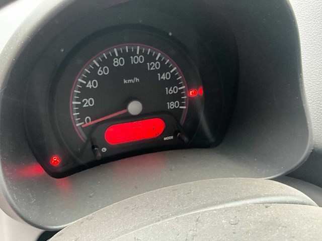 2011 nissan pixo - afbeelding 25 van  36