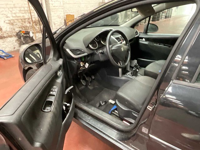 2011 peugeot 207 schadewagen voor onderdelen - afbeelding 10 van  10