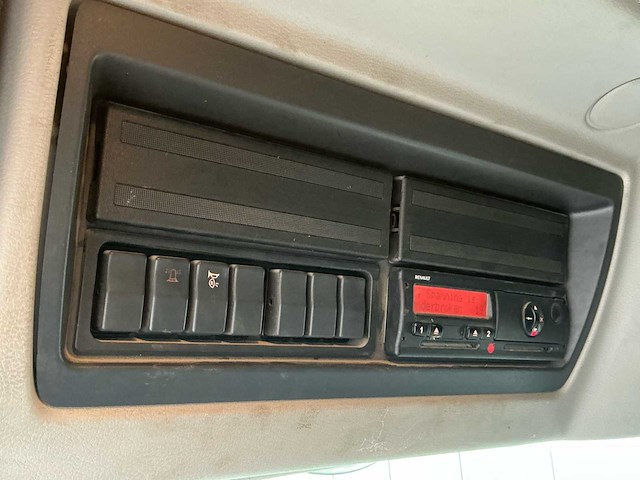 2011 renault kerax 460 tridem vrachtwagen met kraan en container - afbeelding 6 van  45