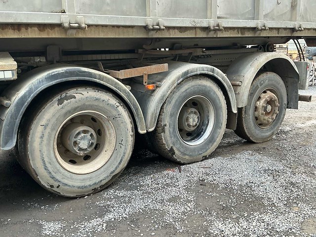 2011 renault kerax 460 tridem vrachtwagen met kraan en container - afbeelding 18 van  45