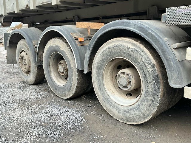 2011 renault kerax 460 tridem vrachtwagen met kraan en container - afbeelding 19 van  45