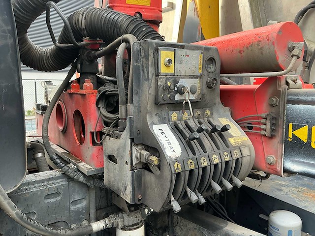 2011 renault kerax 460 tridem vrachtwagen met kraan en container - afbeelding 25 van  45