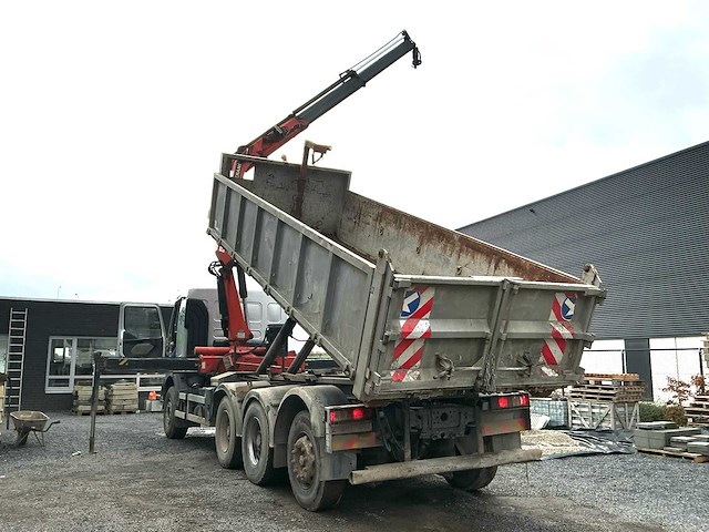 2011 renault kerax 460 tridem vrachtwagen met kraan en container - afbeelding 30 van  45